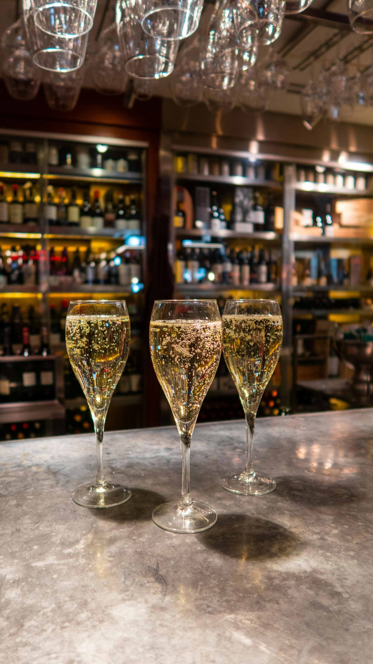 ipicurien vins petillants francais champagnes flutes hotel